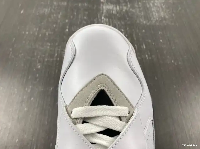 HYPE Bugs Bunny Retro (2013) 305381-103 8 Air Jordan 0422